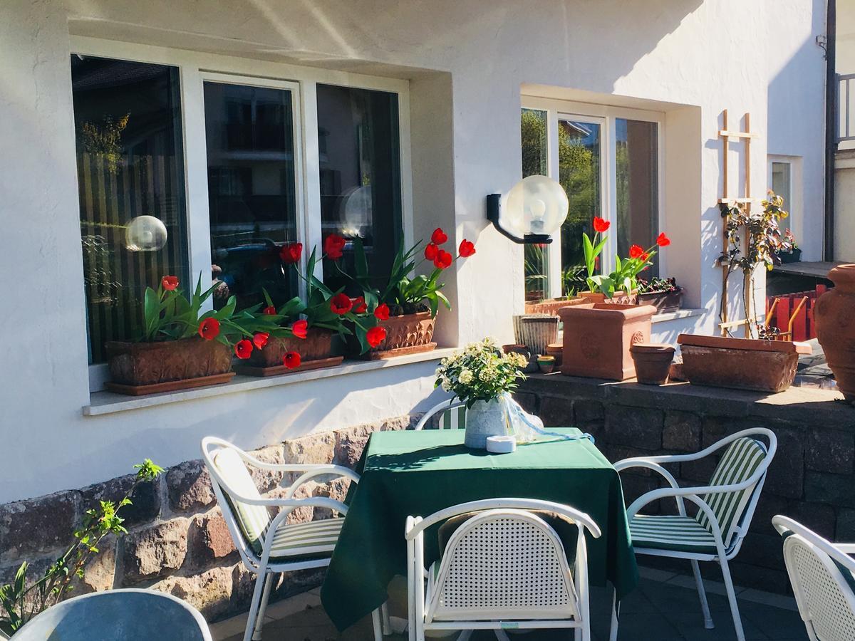 B&B Pizzeria Zur Traube 蒙塔尼亚 外观 照片